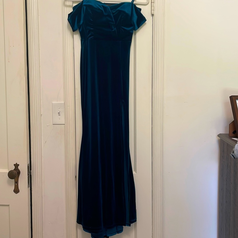 Formal dark blue velvet fitted dress